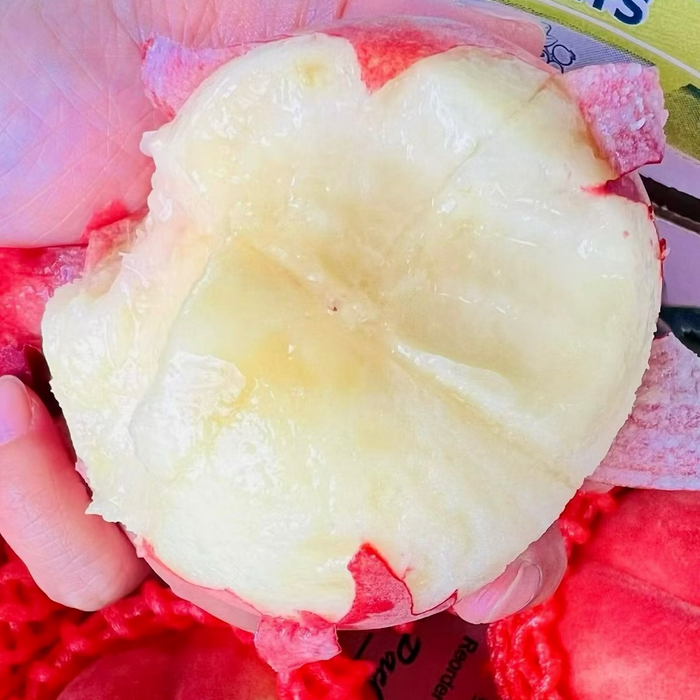 BC Okanagan Local White / Yellow Peaches. Freshly Grown in British Columbia (5/6/7ct/Box)