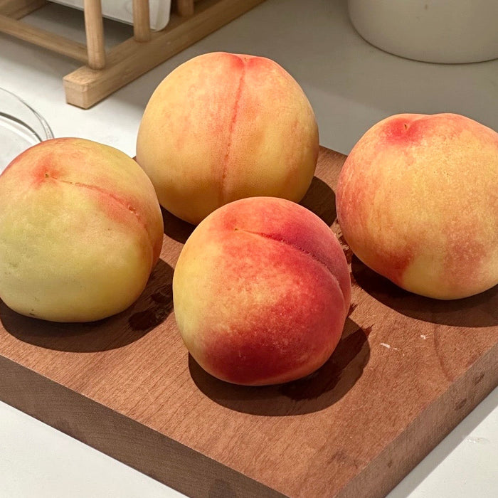 BC Okanagan Local White / Yellow Peaches. Freshly Grown in British Columbia (5/6/7ct/Box)