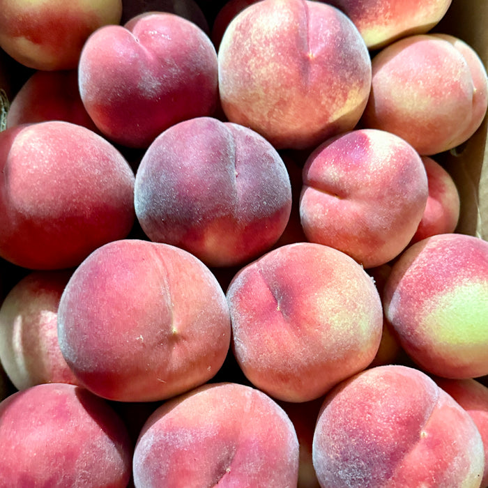 BC Okanagan Local White / Yellow Peaches. Freshly Grown in British Columbia (5/6/7ct/Box)